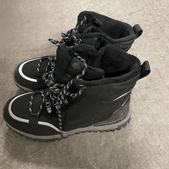 PAJAR winter boots for men. Only worn twice and were purchased in Dec 22. - Picture 3 of 5